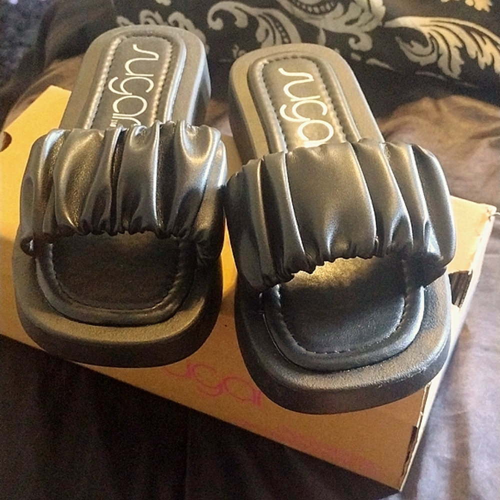 💜5/$25.00💜NWT Size 8 Sugar-Mambo Sandal/Slippers